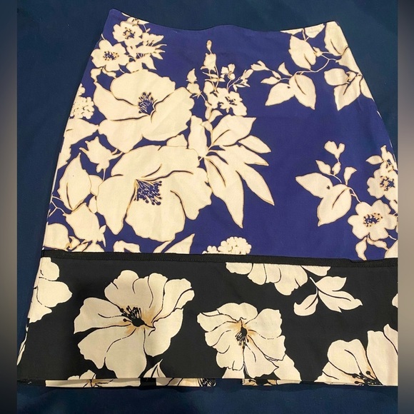 White House Black Market Dresses & Skirts - Floral Print White House Black Market Cotton Skirt, Lined, Classic Straight Fit,